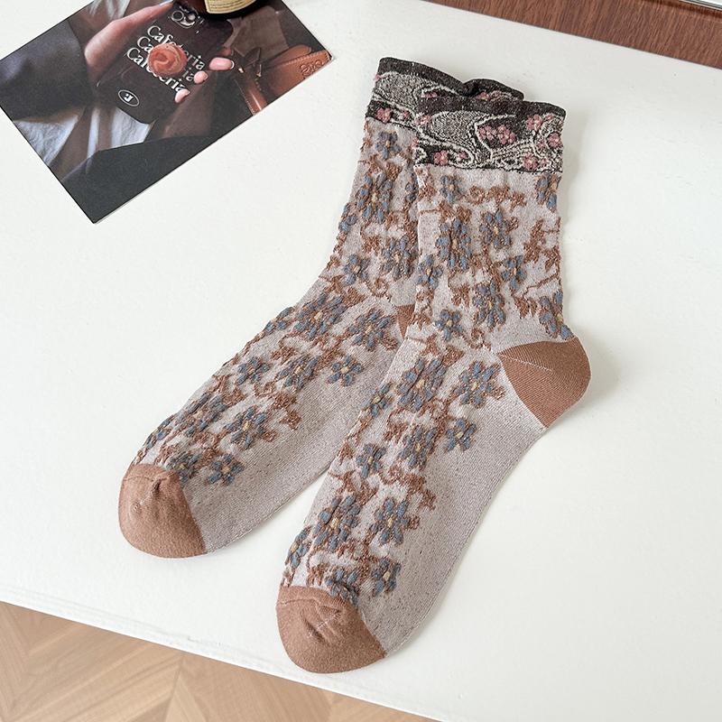 Autumn Winter Mid Calf Socks for Women Japanese Embossed Floral Cotton Socks Court Retro Ethnic Artistic Style Soft Casual Socks