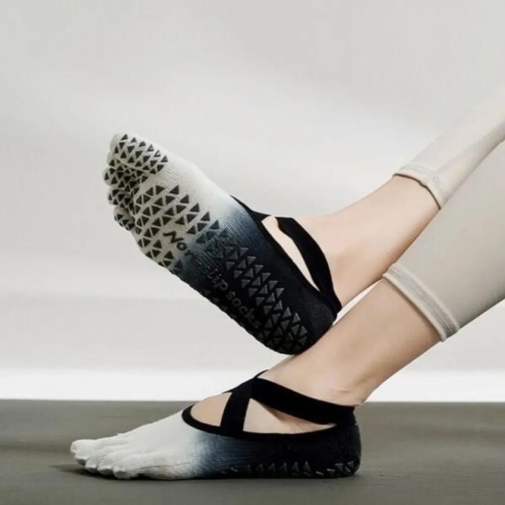 Irum Two-Tone Pilates Yoga Socks White/Black/FREE