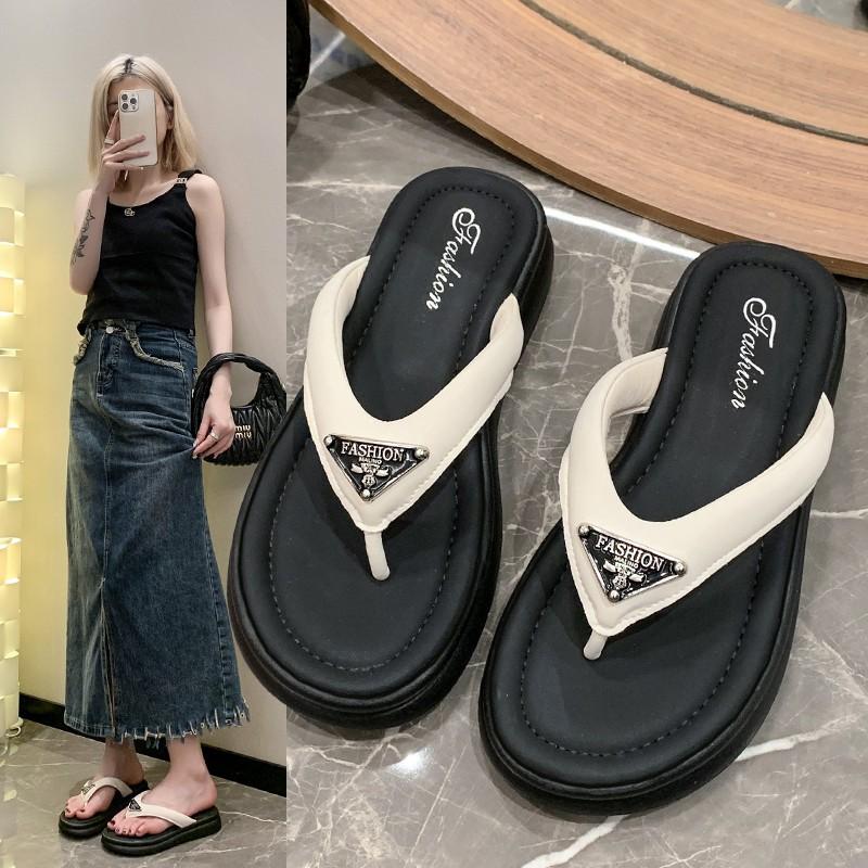Flip-flops Women's Outer Wear 2025 New Summer Soft Flat-bottomed Beach Shoes Fashion Pinch Foot Cool Slippers
