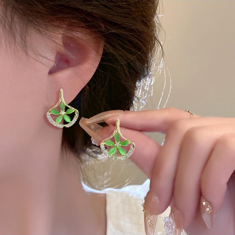 Cercei cu Flori din Piatră Ochi de Pisică Acul de Argint - Accesoriu de Modă Elegant, Versatil pentru Femei