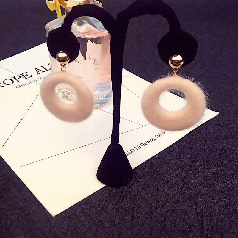 Autumn And Winter Plush Ball Earrings, Simple Geometric Wool Cap, Fringed Round Earrings, Pearl Plush Earrings.