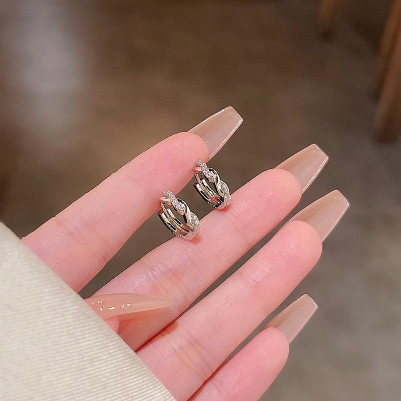 

Серьги-витки из серебра 925 пробы с микроинкрустацией — элегантный корейский стиль