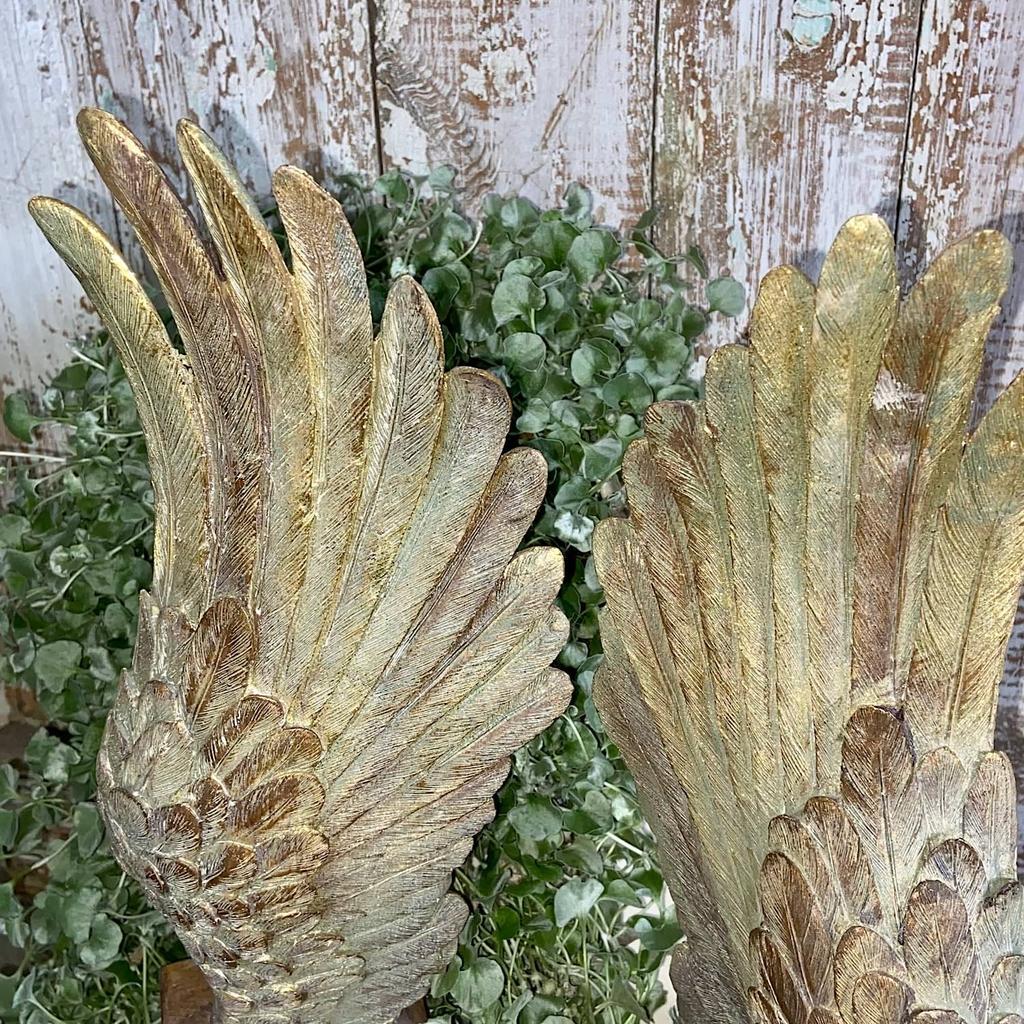 2 angel wings on a resin base decorative figurine