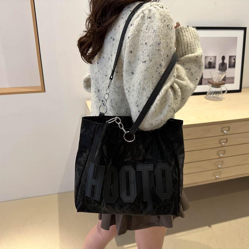 Vintage Stylish Minimalist Shoulder Bag Chic Tote For Everyday Casual Use In Black Silver And Cream