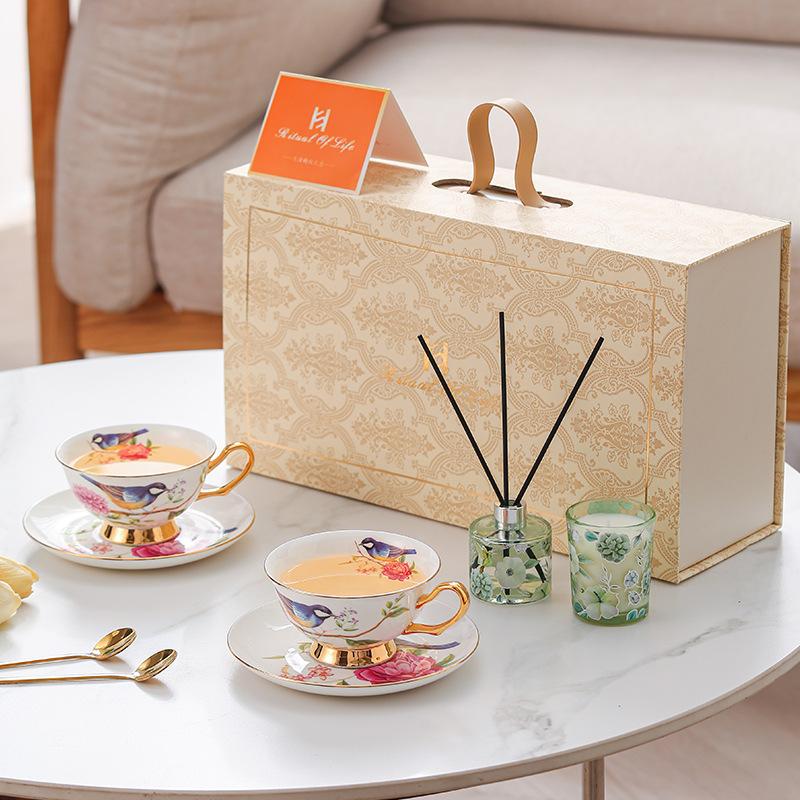 Knochenporzellan Vögel und Blumen Kaffeetasse und Untertasse Set Premium Geschenkbox Blumenvase Tasse Untertasse Löffel Vierer-Tassen-Set Goldener Henkel Tasse und Untertasse Set