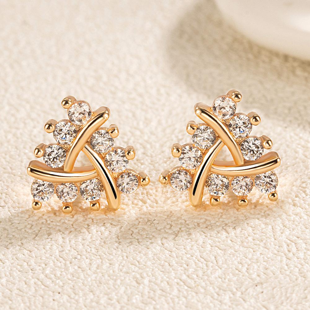 

Модные микро-инкрустированные цирконием свежие милые геометрические треугольные серьги темперамент вход люкс дизайн серьги гвоздики для женщин