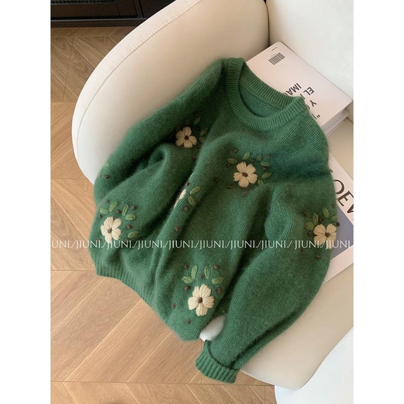 

Retro green crew neck flower embroidered long-sleeved sweater women s autumn new gentle and lazy soft waxy knitted top L