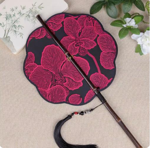 

Круглый веер черного бамбука Hanfu аксессуары в китайском стиле с длинной ручкой и кисточками, складной, классический, портативный, ретро, вышивка