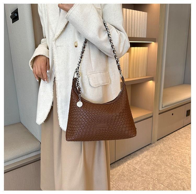 2023 New Korean Style Fashion Small Batch Design Women's Bag Simple Commuter Chain Hand-held Trendy Versatile Single Shoulder Bag