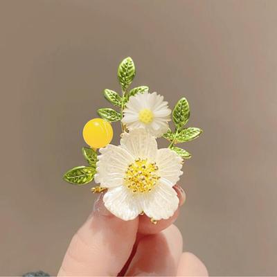 Internet Celebrity Daisy Flower Brooch Pink White Green Leaf Daisy Chrysanthemum Pin Feminine Suit Corsage