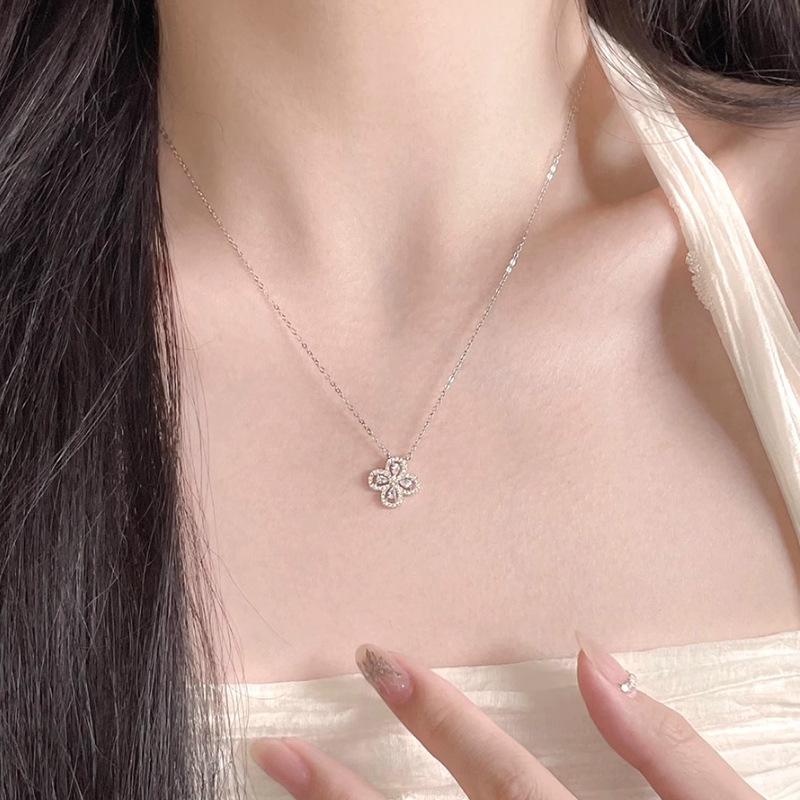 Flash Diamond Zircon Four-Leaf Clover Necklace Women'S Light Luxury High-End Pendant Titanium Steel Non-Fading Collarbone Chain
