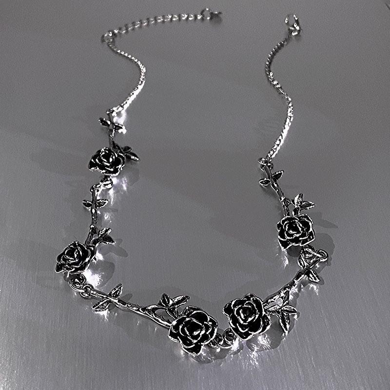 High-End Camellia Leaf Necklace - Light Luxury, Retro Clavicle Chain for Niche Fashion & Trendy Style