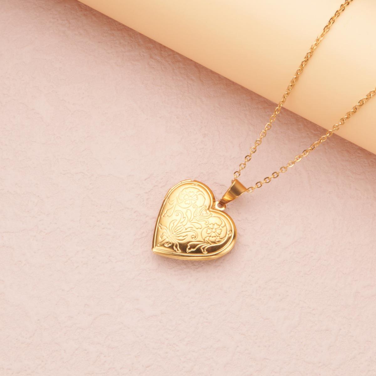 

Жіночий медальйон-фоторамка у формі серця з нержавіючої сталі сріблястого та золотистого кольорів