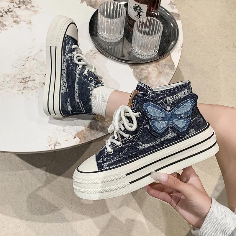 Women Platform Canvas Shoes Embroidery Design Luxry Heel Skateboard Pearl Decoration Lace Up Shoe Casual Trend Outdoor Sneakers