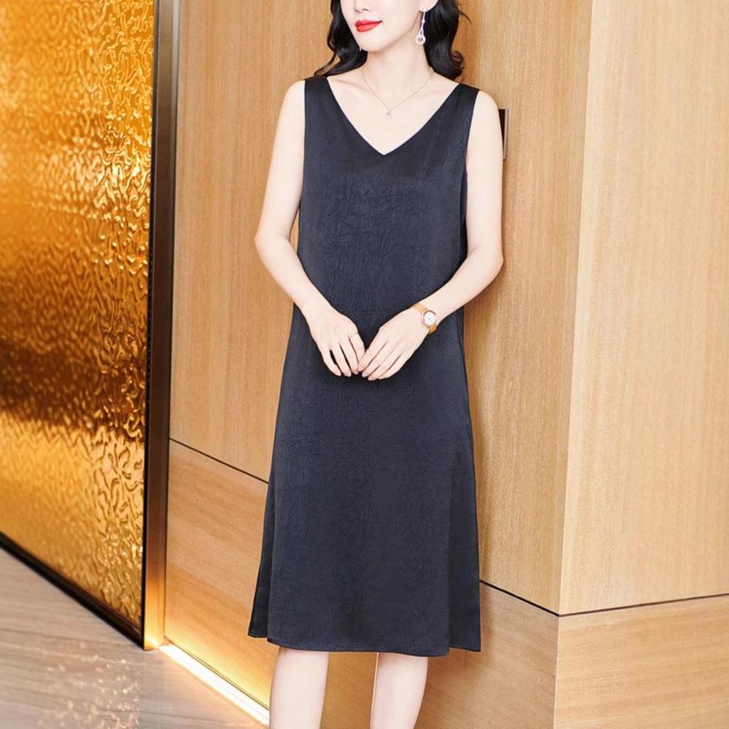 Damen Midikleid aus Satin mit V-Ausschnitt - Kollektion Frühjahr 2025