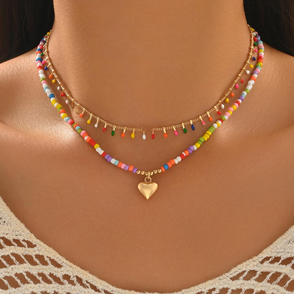 Mehrschichtige Regenbogen-Glasperlen-Choker-Halskette für Damen mit Herz-Anhänger Boho Strand Verstellbar Sommer Mode Schmuck