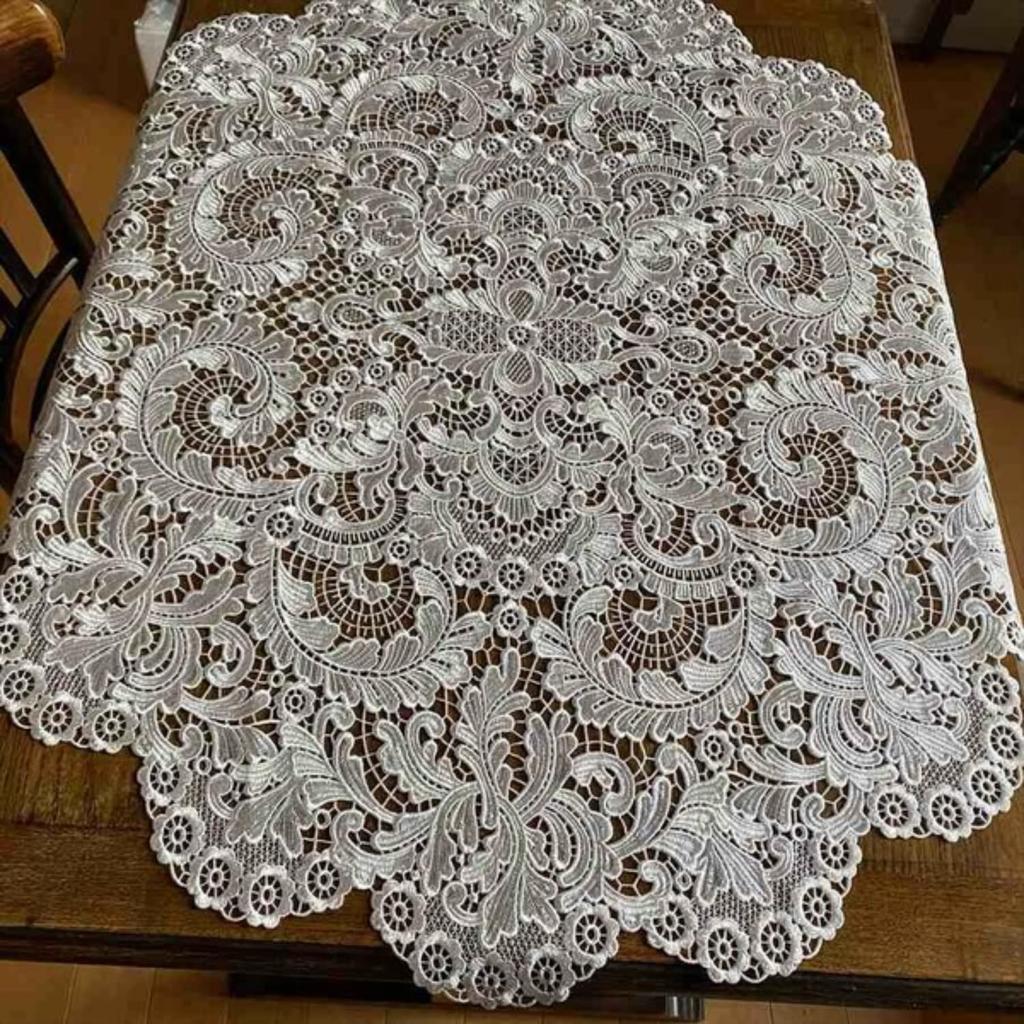 Vivienne Shiny Spitzen Classic Series 90cm Round White Tablecloth with Lace Table Runner Embroidery, Centerpiece/Table (WK0525N1)
