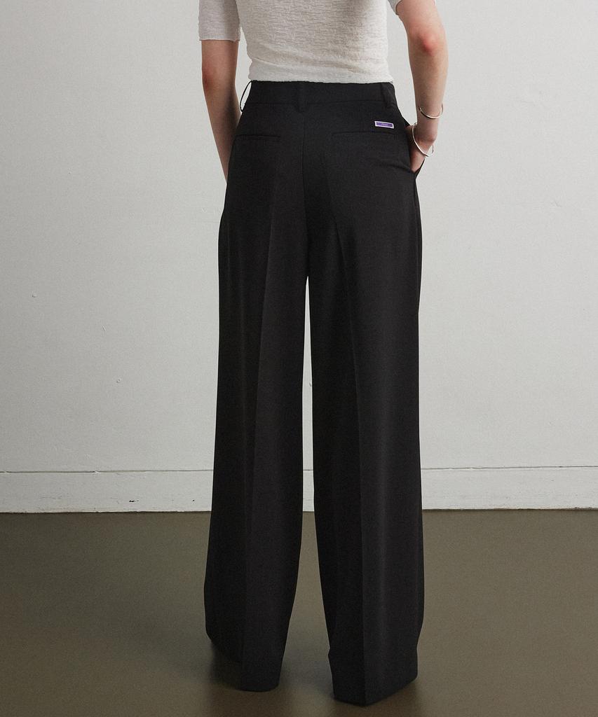 Aheule Flow Tuck Wide Slacks_Black