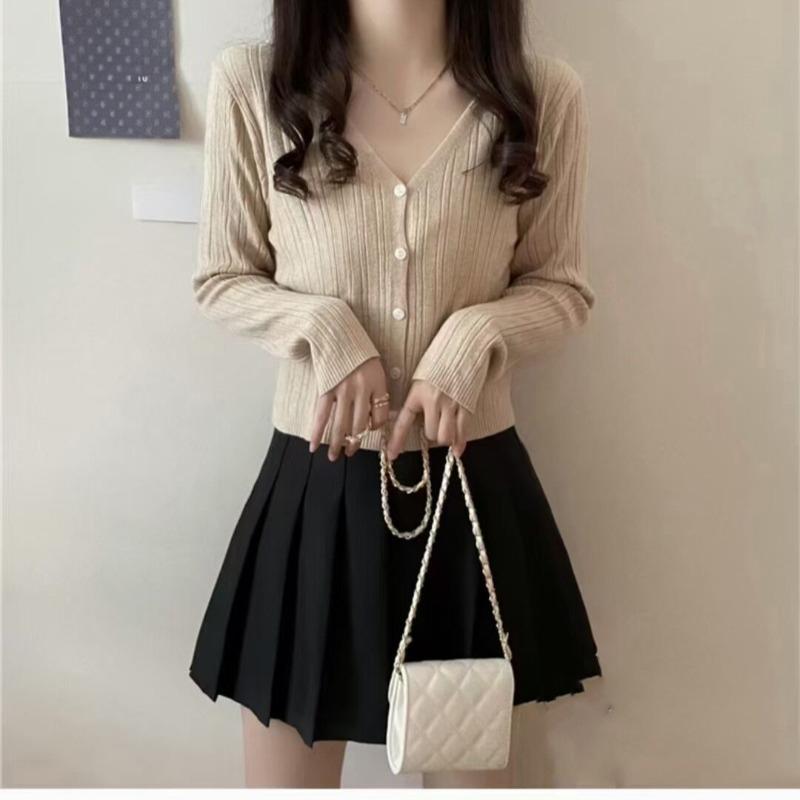 A Versatile Short V-neck Long-sleeved Knitted Sweater Top for Spring and Autumn and A Cardigan for Autumn and Winter Paired with A Sweater Coat