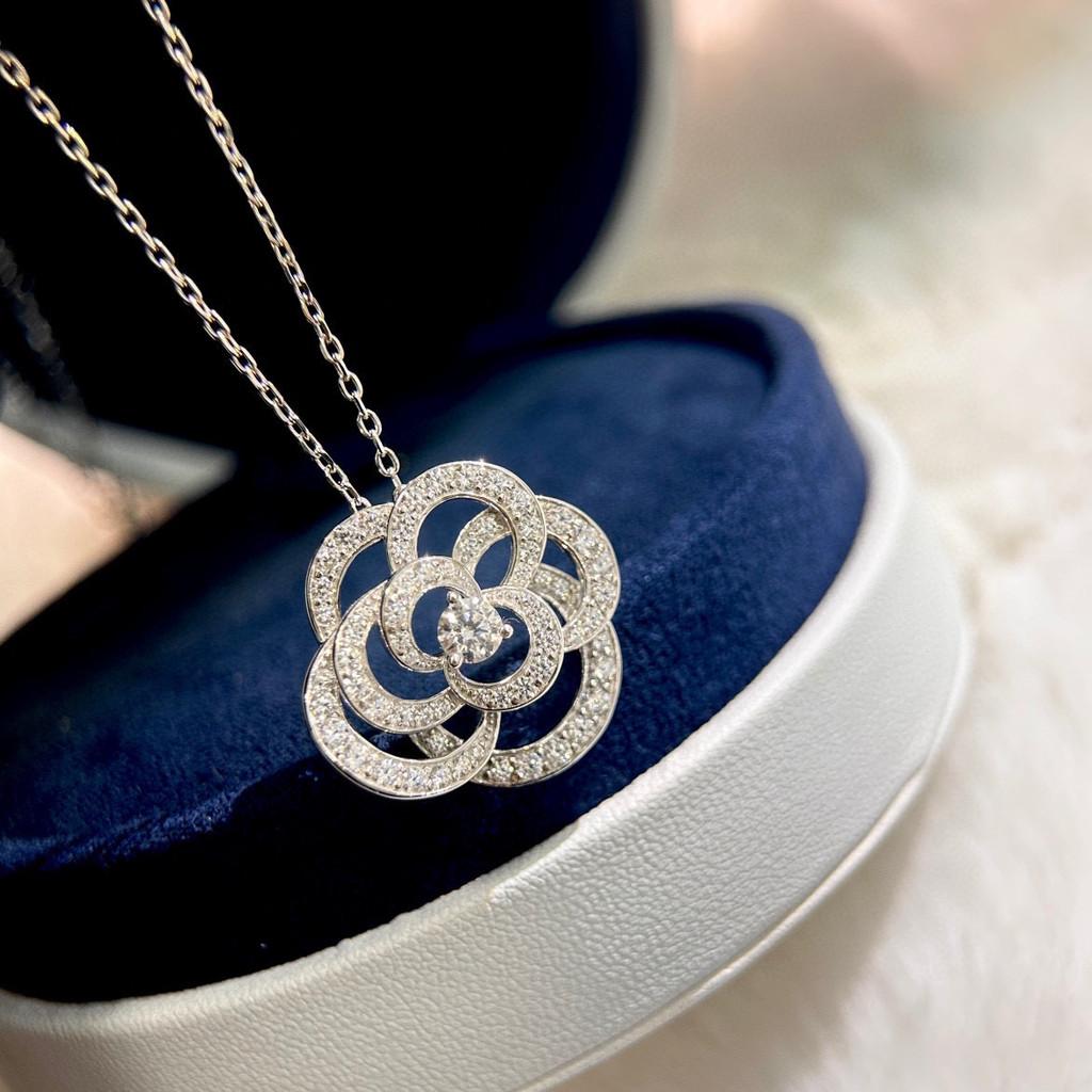 Hollow out large camellia necklace with high-end inlaid temperament and three-dimensional petal shaped electroplated thick gold