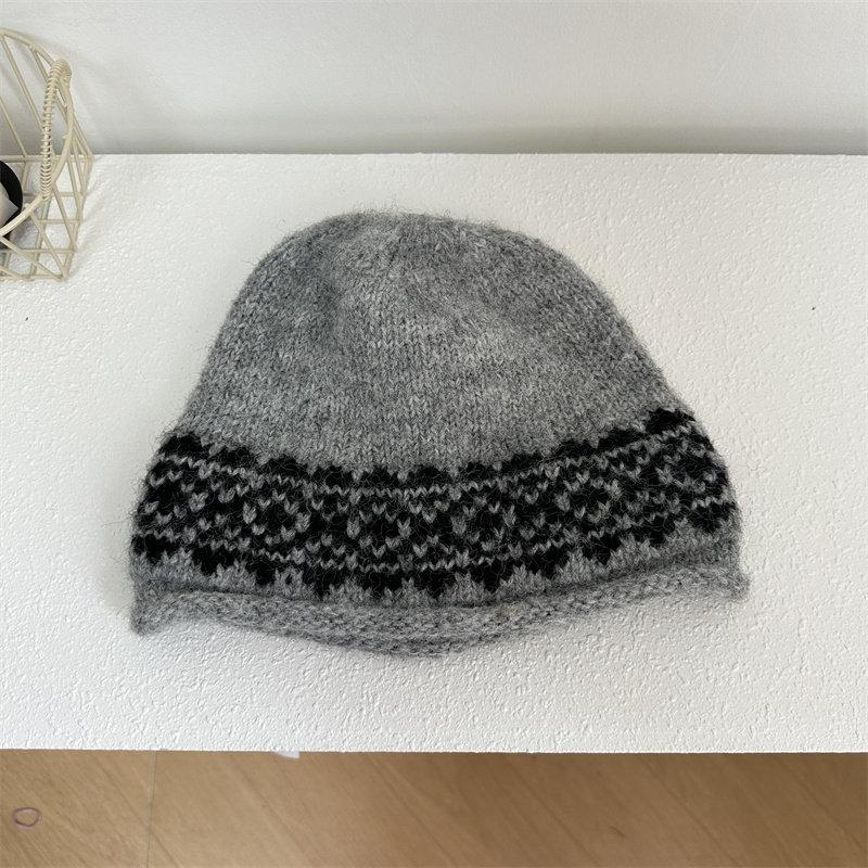 South Korea Dongdaemun hat female blogger with the same color matching age-reducing warm knitted wool hat stack hat tide
