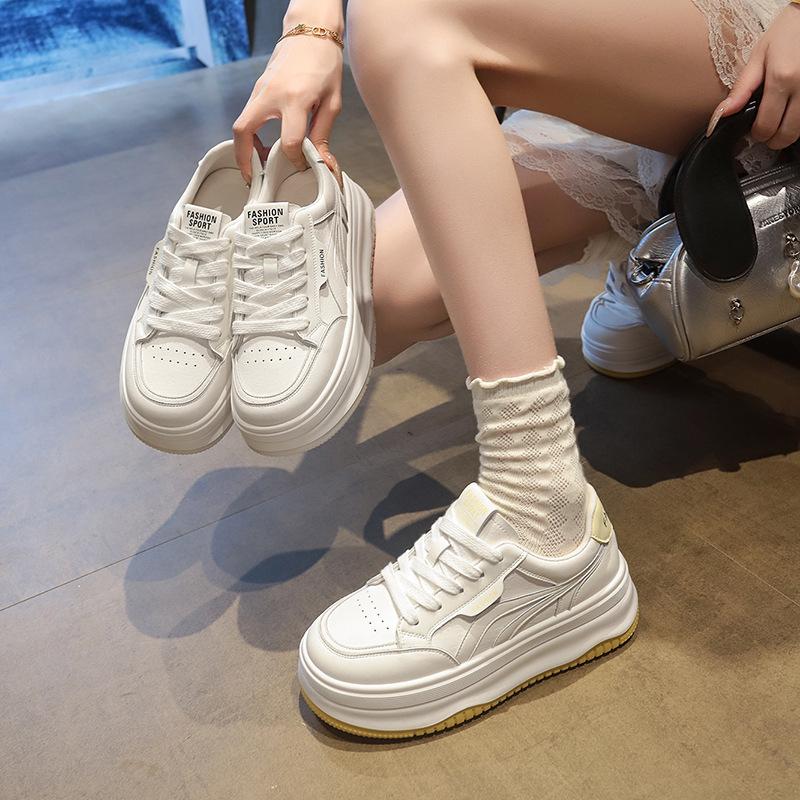 Little white shoes 2025 summer new breathable versatile women's models increase height small leather surface explosion thick baseplate shoes super fir