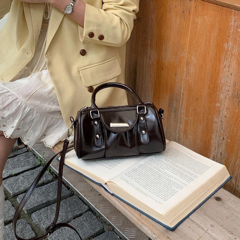 Sweet and Cool Compact Handbag - High-Quality Commuter Crossbody Bag with Superior Feel