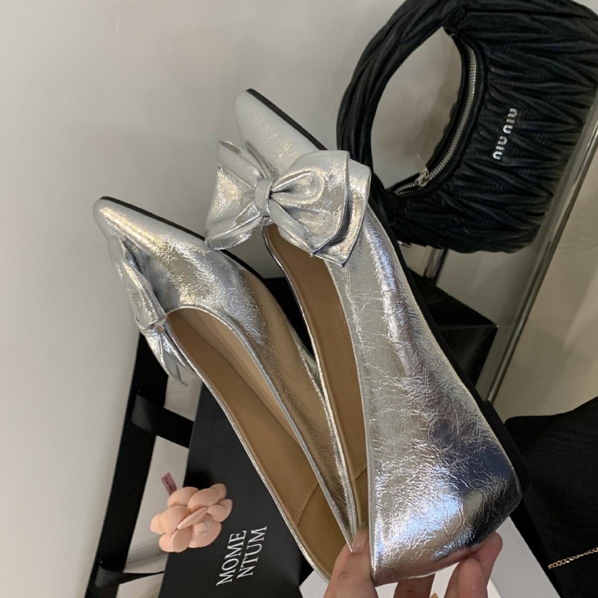 

2025 night wind pointed inner belt shallow mouth inner slope heel cover foot versatile women s Doudou single shoes 39 серебряный