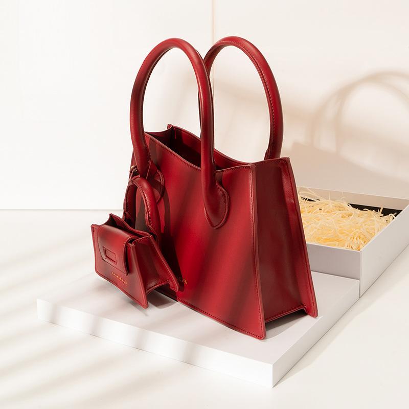 The Red Bride's Hand-held Wedding Bag, A High-end Bag, and A Women's Crossbody Bag for Commuting