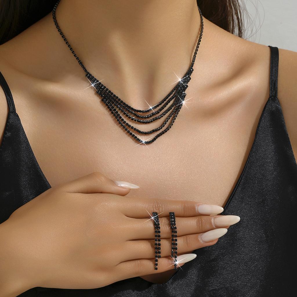 Boucles d'oreilles légères et luxueuses en chaîne de clavicule avec strass