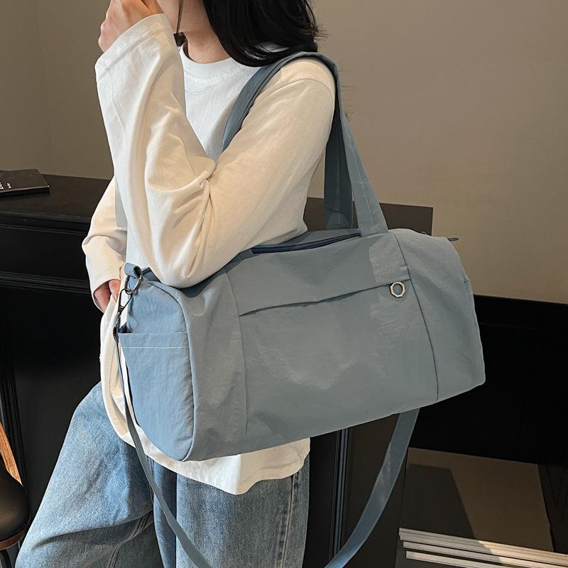 Einfache und vielseitige leichte Umhängetasche im japanischen Stil, lässige Sporttasche, geräumige Tragetasche, modische Crossbody-Reisetasche