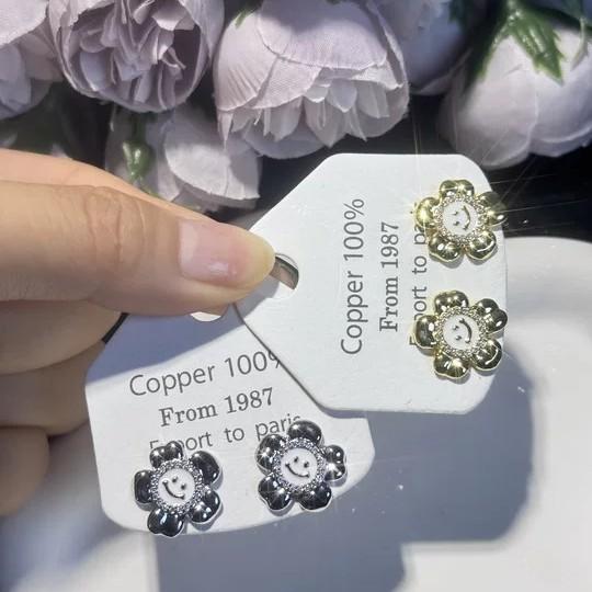 French Retro Oil Drip Light Luxury High-end Smiley Face Versatile Stud Earrings Small Fresh Original Design Sunflower Earrings