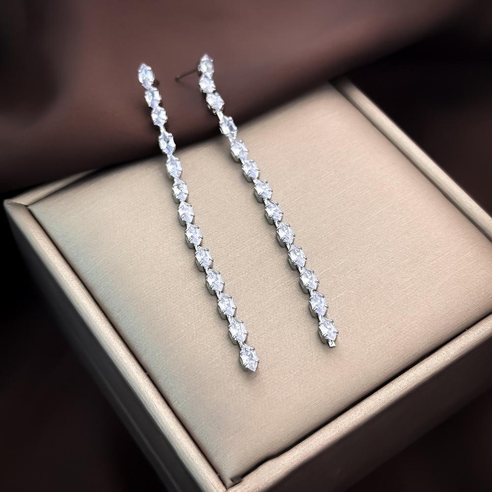 Brincos de Borla Pérola Sense Premium Agulha de Prata Celebridade Elegante Moda Brincos de Temperamento Brincos Longos de Diamante Flash de Luxo Leve Mulheres