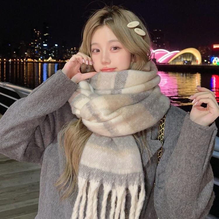 Korean atmosphere Mohair plaid plush scarf women's 1116 autumn and winter warm atmosphere couple scarf