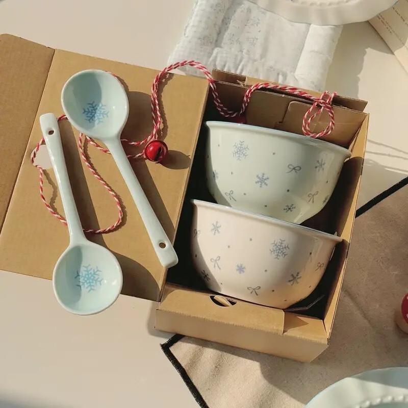 Snowflake Ceramic Dinnerware Set 4-Piece Set