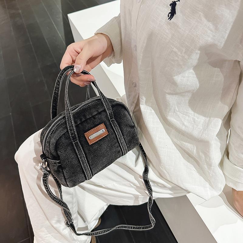 Korean version of fashion casual washed denim bag 2025 new autumn and winter simple mini pillow one shoulder messenger bag