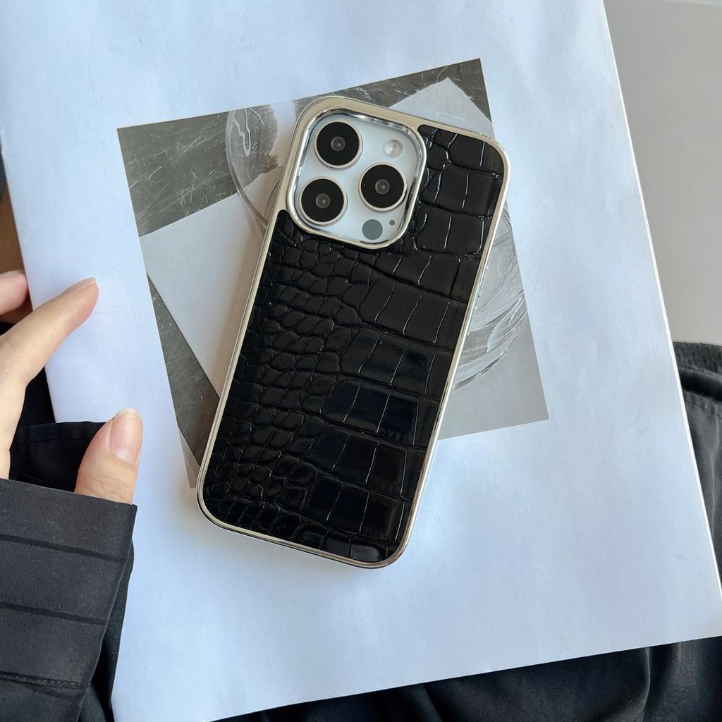 Detta är ett bländande elektropläterat telefonfodral med krokodillädermönster för IPhone15Promax och ett stötskyddande skyddsfodral för Apple 14