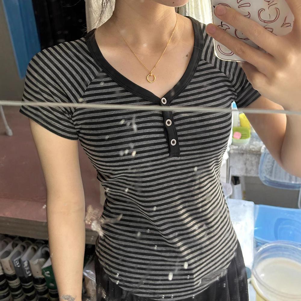 Contrasting striped v-neck front shoulder short-sleeved t-shirt women's summer new Spice Girl slim and thin waist short temperament top