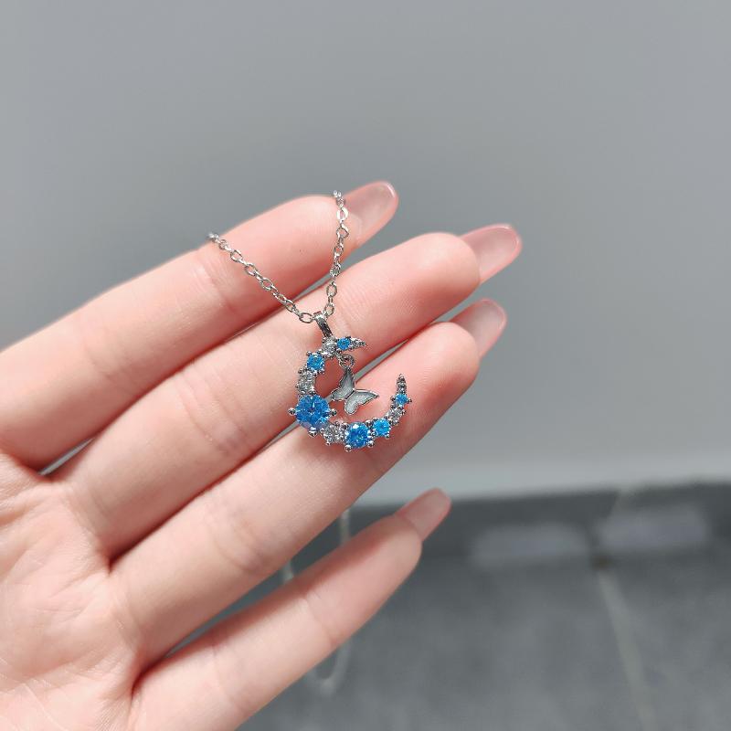Butterfly Moon Necklace 1Pcs Korean Fashion Women Alloy Chain Cute Design Elegant Jewelry for Party and Daily Wear