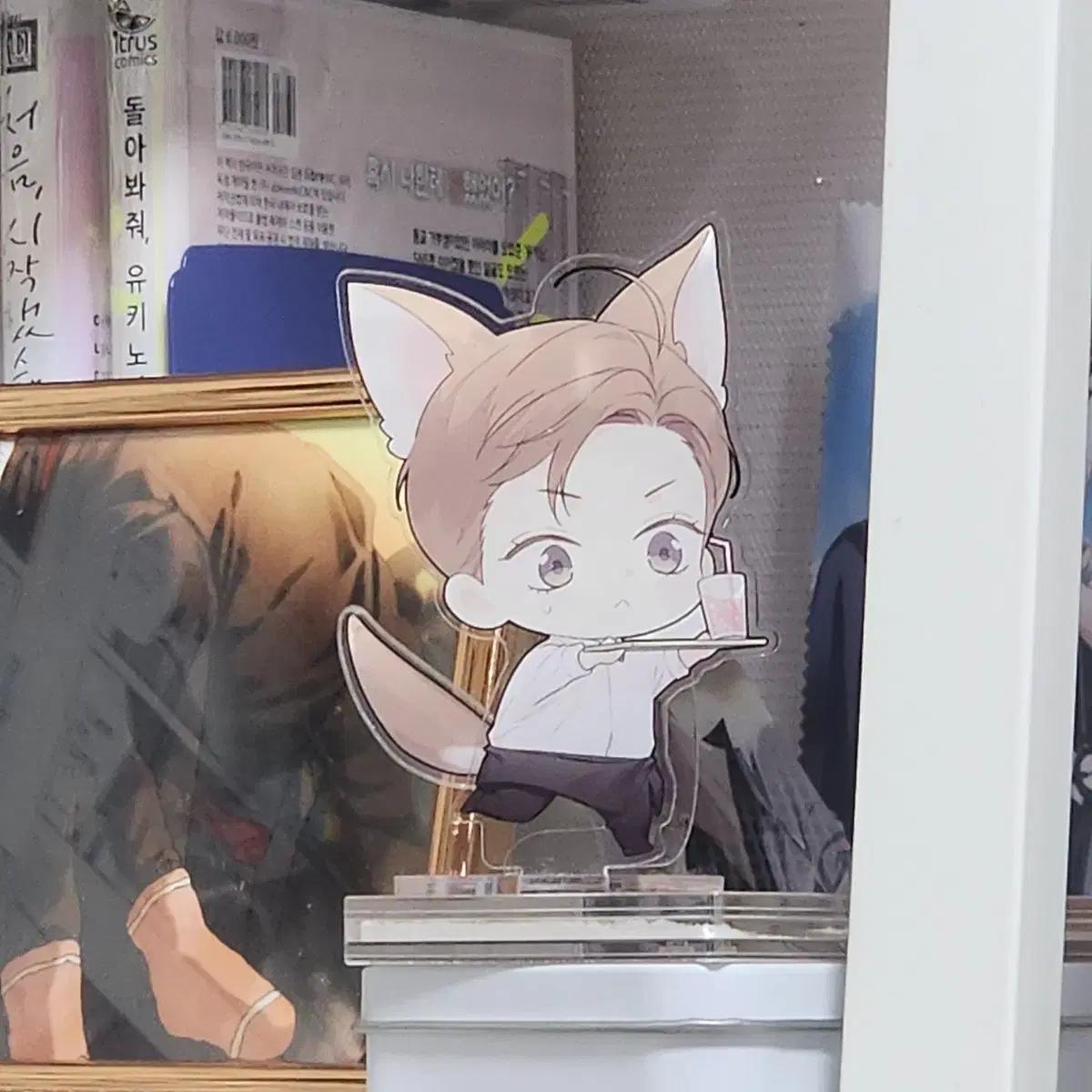 

4 Lover Collaboration Cafe Acrylic Jeong-jun Biel 1 Chaviel