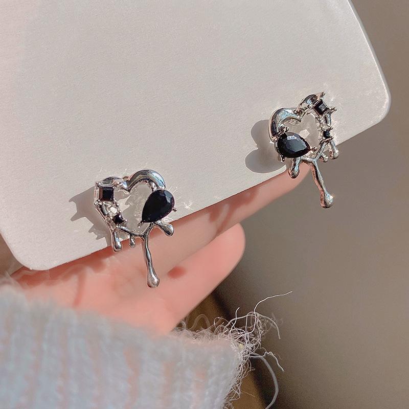 2025 New Y2K Aesthetic Punk Style Liquid Butterfly Earring for Woman Cool Metal Butterfly Earrings Zircon Wholesale