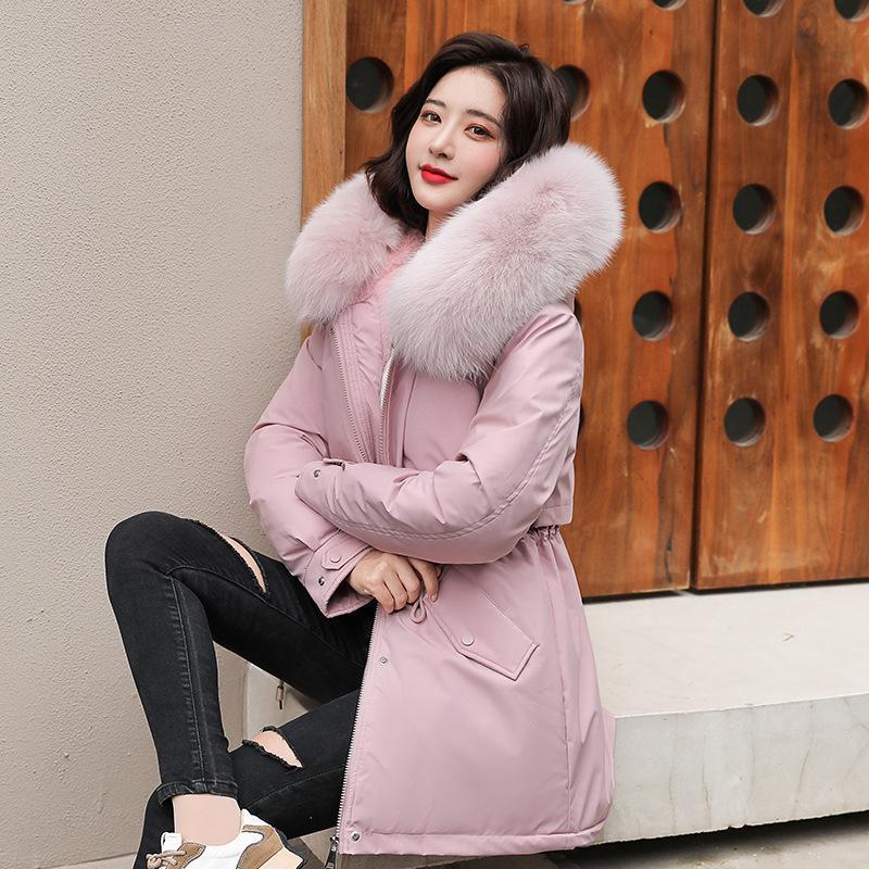Stylish Long-length Parka Coat for Women, Featuring A Warm, Padded Lining and A Fashionable Design, Perfect for Winter.