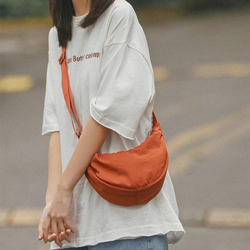 Large capacity niche casual nylon dumpling bag for men and women, student shoulder bag, new women's bag