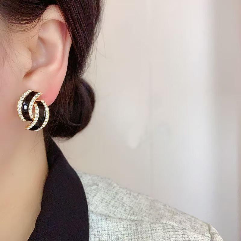 Refined Black Geometric Double C Rhinestone Silver Stud Earrings: Elegant Retro Women's Accessories
