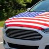 Amerikanische Flagge Auto-Motorhaubenabdeckung 63 x 47 Zoll Dehnbares Polyester-Spandex-Gewebe Passt für die meisten Autos, Lastwagen, SUVs mit kleinen dekorativen Flaggen Sichere Clips