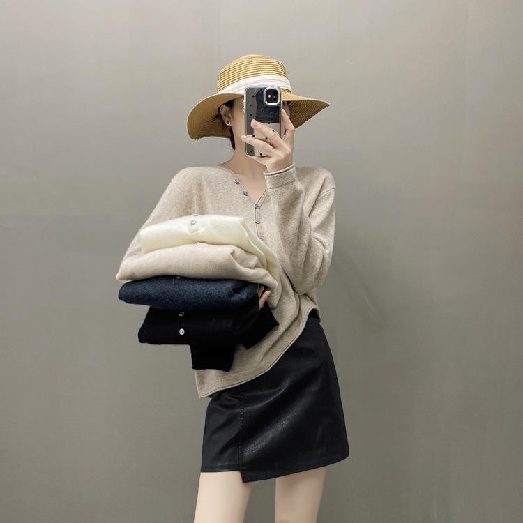 Women's Versatile V-Neck Cashmere Sweater - Loose Fit, Buttoned, Lazy Style Knitwear for Autumn/Winter