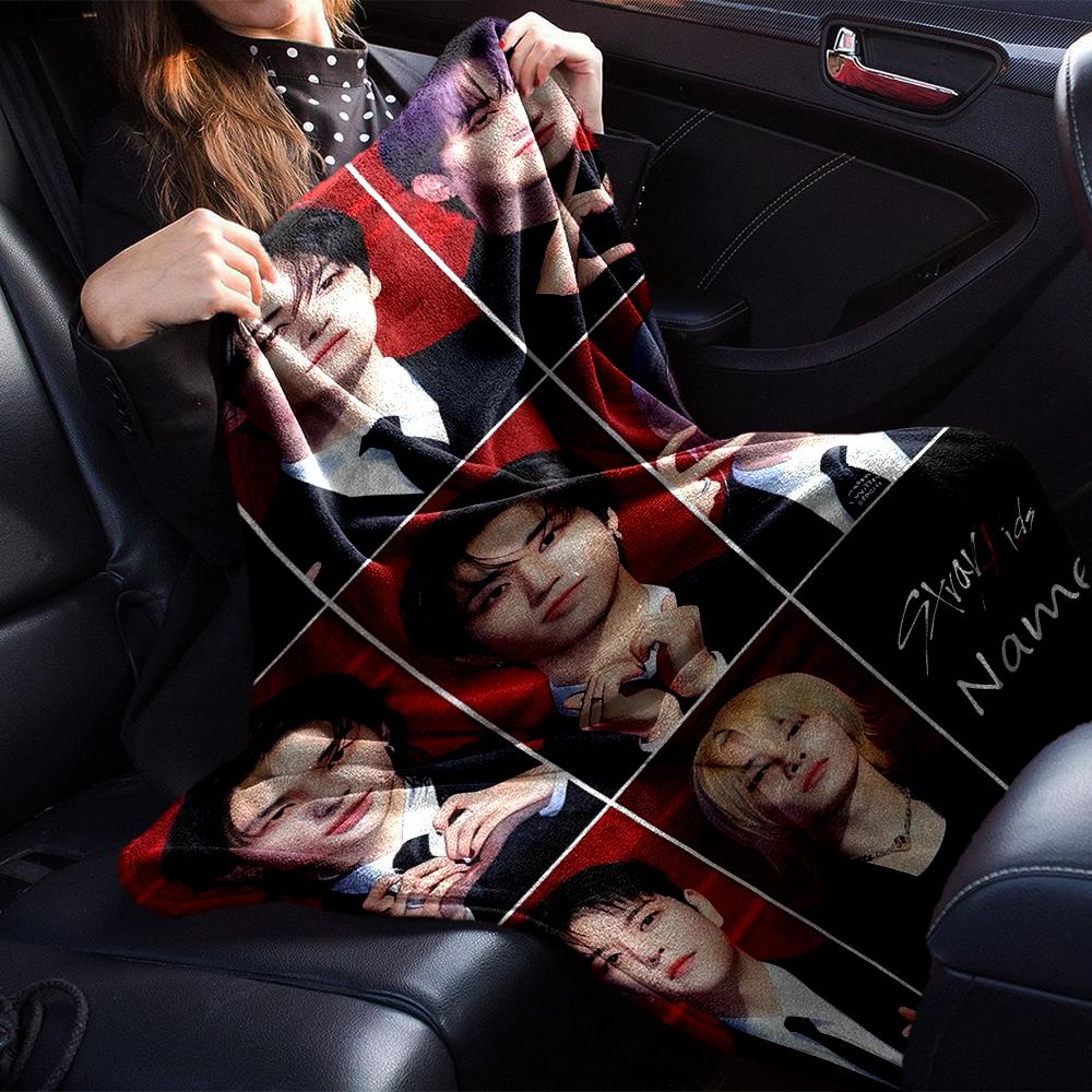Personalisierte Decke im Stray Kids-Design - Perfekt für Sofa, Bett, Reisen & Outdoor | Maschinenwaschbar, Gemütlich & Langlebig.