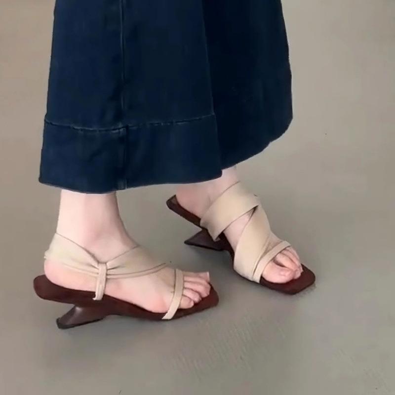 Niche high-end French fairy style one-word square head slippers 2025 new summer temperament versatile high heels sandals
