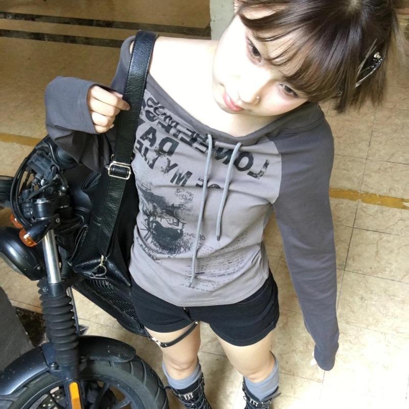 2KWEIRD Japonské Y2k Tričko s odhalenými rameny Grungeová estetika Graffiti potisk Tričko s dlouhým rukávem Vintage Harajuku Streetwear 90s