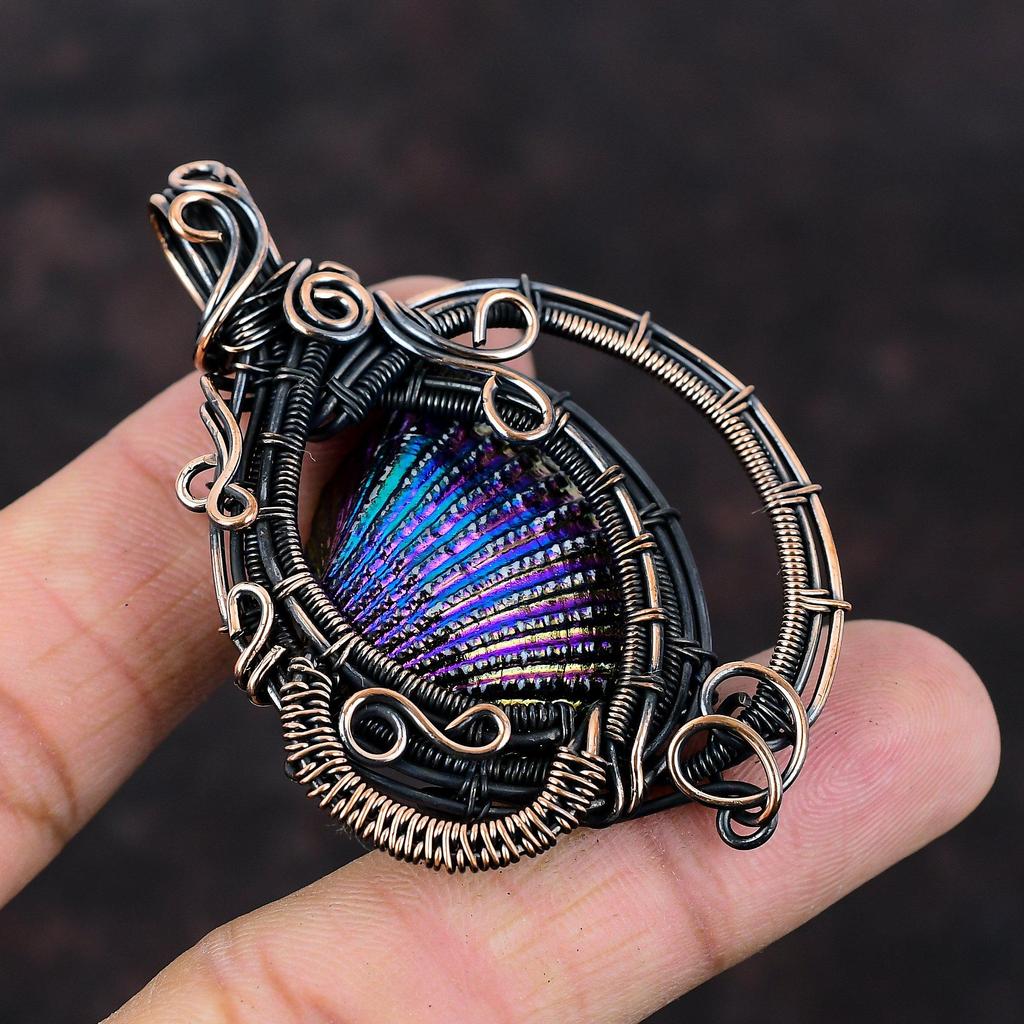 Pandantiv Cochilie Acoperit cu Titan Pandantiv Înfășurat cu Sârmă de Cupru Pandantiv Handmade cu Piatră Prețioasă Bijuterii din Cupru Cadou pentru Mamă Bijuterii Uimitoare Înfășurate cu Sârmă